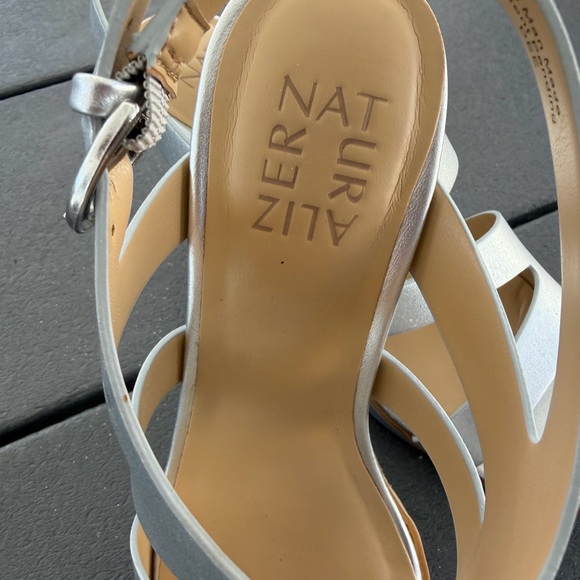 Naturalizer Heels Dee Silver Metallic Strappy Size 7W Wide Slingback - Picture 4 of 16